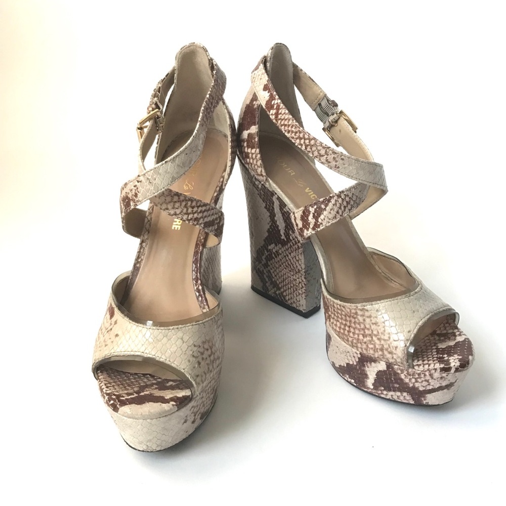 Pour La Victore Strappy Heels with Platform